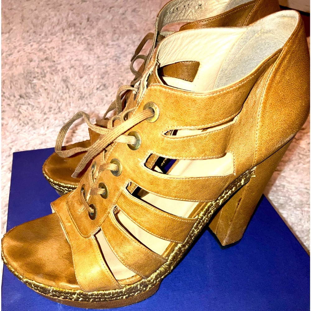 Beautiful stuart weitzman platform heels